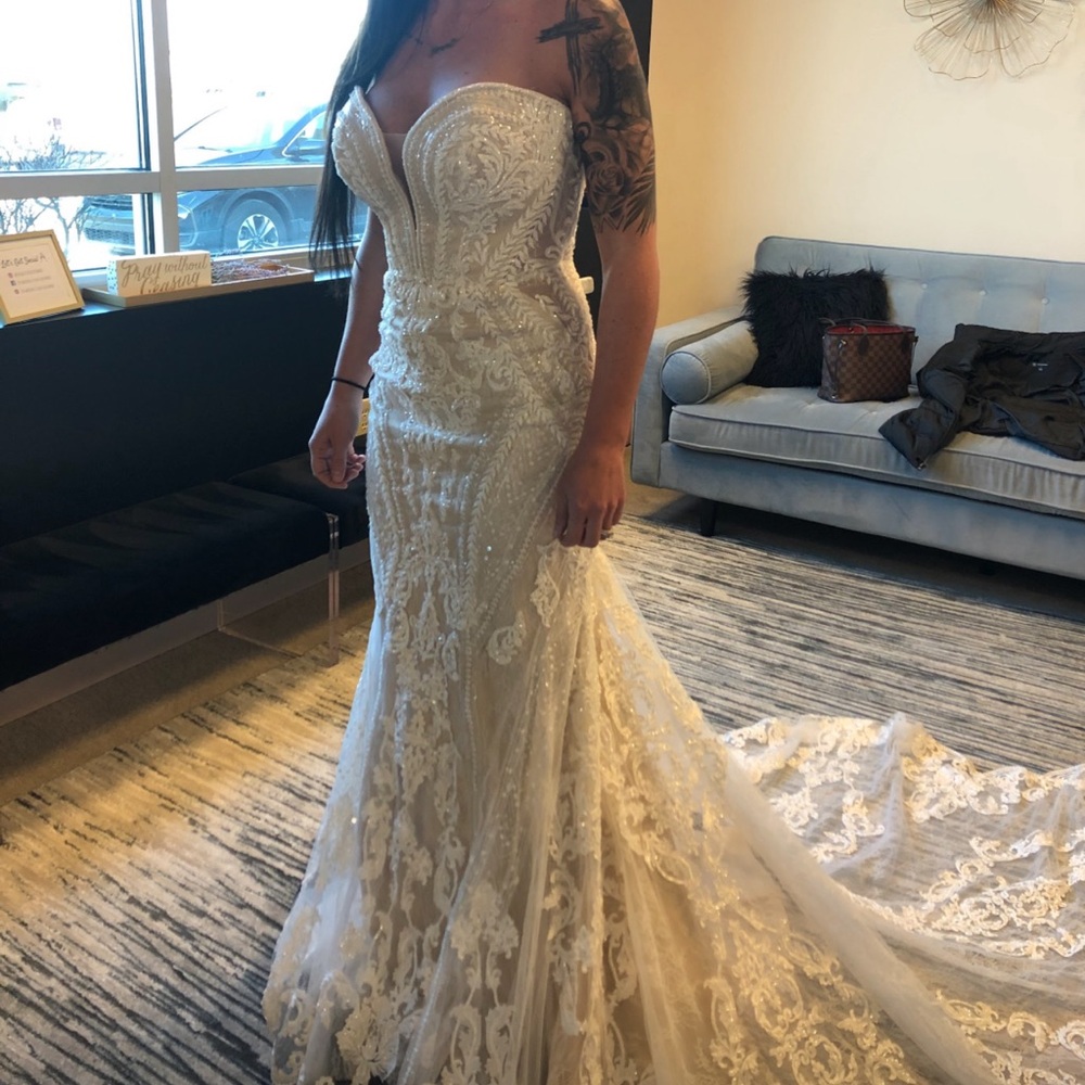 Martina Liana wedding gown size 8. New with tags